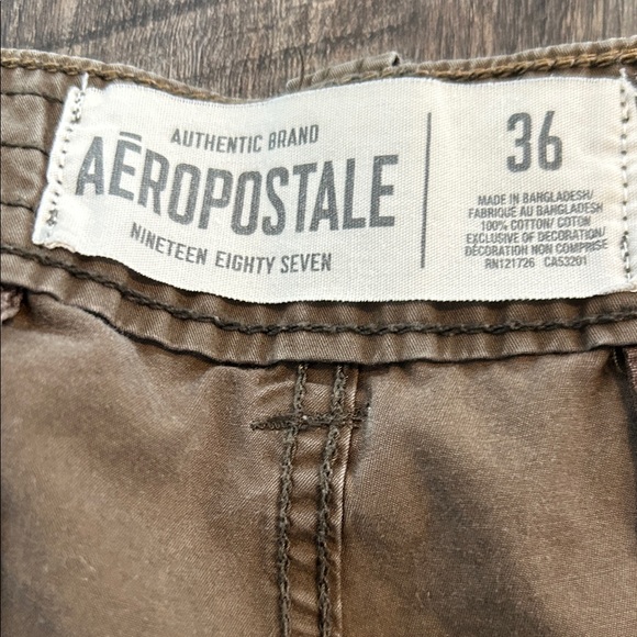 Aeropostale Men's Khaki Cargo Shorts - Picture 2 of 3